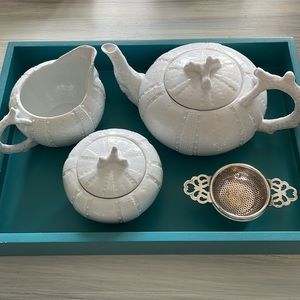 Paris Royal Marina White Sea Urchin Coral Teaset Porcelain